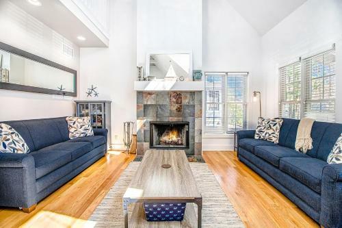 Lakeshore Cottage
