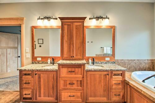 Magnificent House With Game Room On Lake Latoka