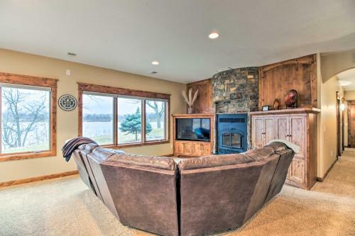 Magnificent House With Game Room On Lake Latoka