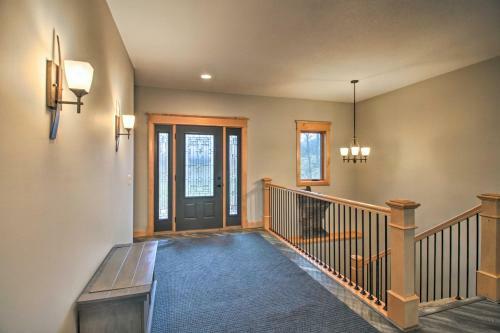 Magnificent House With Game Room On Lake Latoka