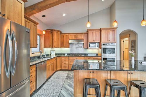 Magnificent House With Game Room On Lake Latoka