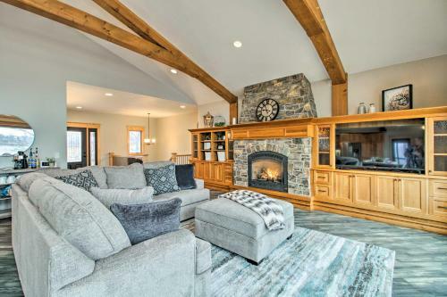 Magnificent House With Game Room On Lake Latoka