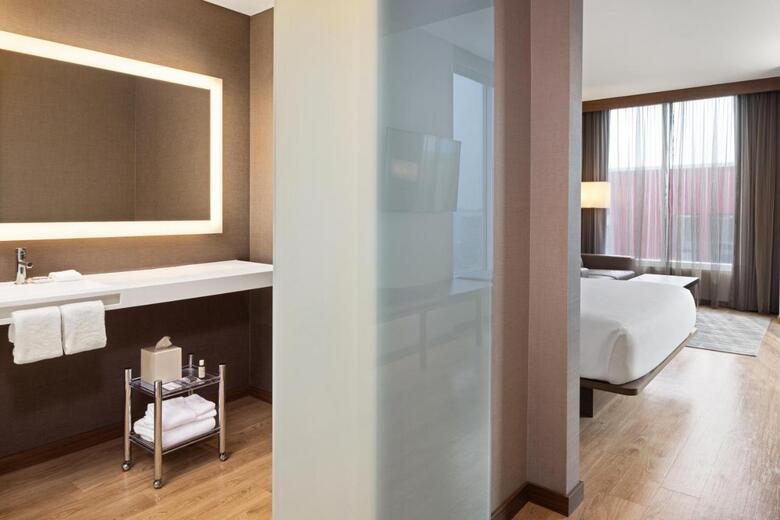 AC Hotel By Marriott Minneapolis West End