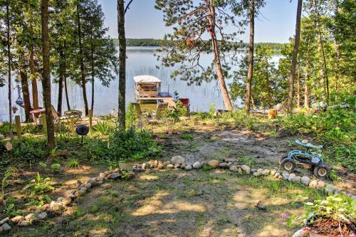 Apartamento Lakefront Deer River Apt With Dock, Fire Pit And Patio!
