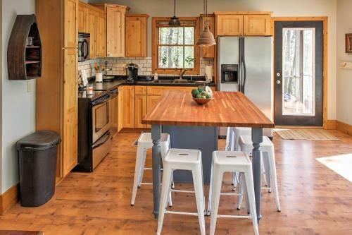 Spacious Pine Lake Home Deck, Fire Pit And 3 Acres!