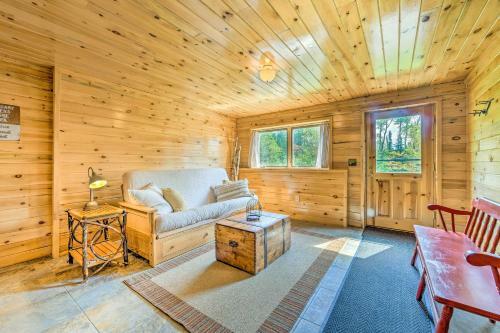 Lutsen Cabin With Fire Pit, Patio And Deck!