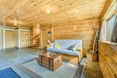 Lutsen Cabin With Fire Pit, Patio And Deck!