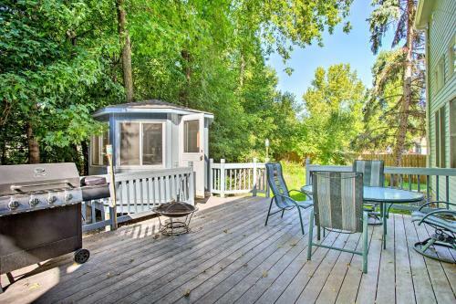 Executive Eden Prairie Home With Deck, Game Room