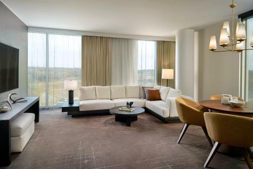Hotel Omni Viking Lakes