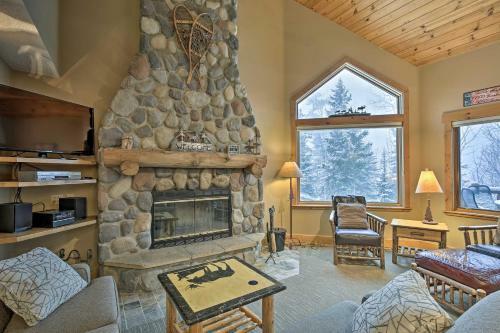 Comfy Lutsen Mountain Villa With Balcony, Grill