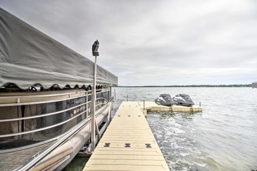 Lakeside Cottage Walk To Water, Dining And Marina!