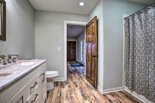 Chic Chaska Retreat With Deck Overlooking Dtwn!
