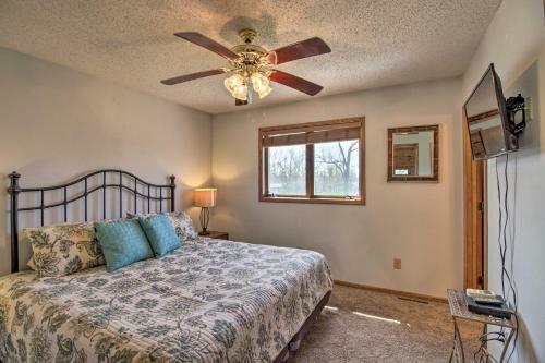 Authentic Cabin With Fire Pit On Roberds Lake!