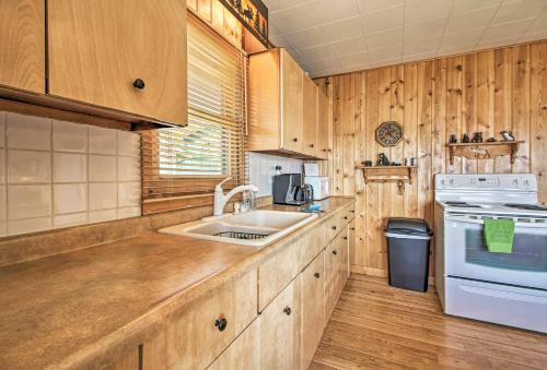 Lakefront Nisswa Cabin With Spacious Deck And Kayaks!