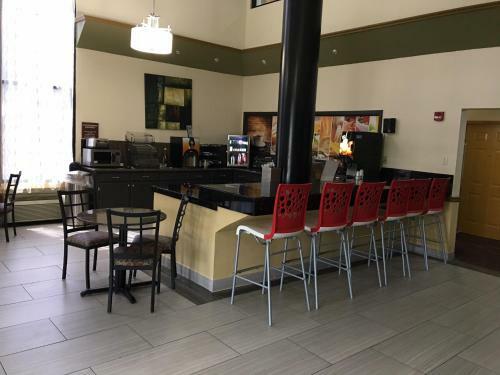 Motel America's Best Value Inn & Suites-clinton