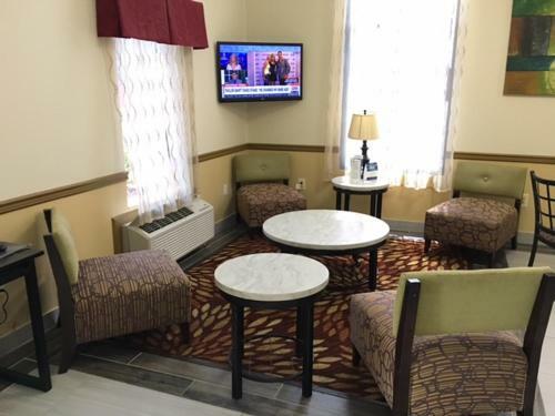 Motel America's Best Value Inn & Suites-clinton