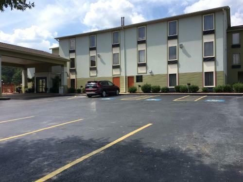 Motel America's Best Value Inn & Suites-clinton