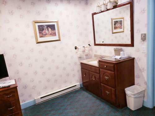 Hotel Lowell Inn