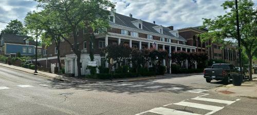 Hotel Lowell Inn