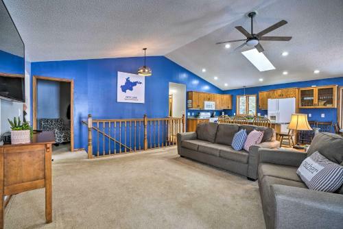 Charming Lakefront Hideaway With Dock And Grill!