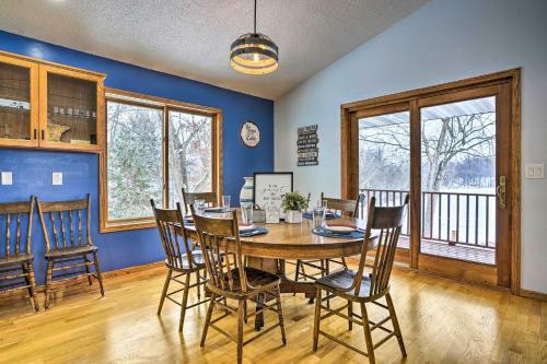 Charming Lakefront Hideaway With Dock And Grill!