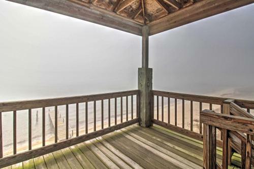 Oceanfront Stilt House With Deck On Private Beach!