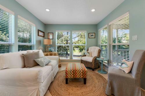 Waterfront Pass Christian Home With Bay Access!