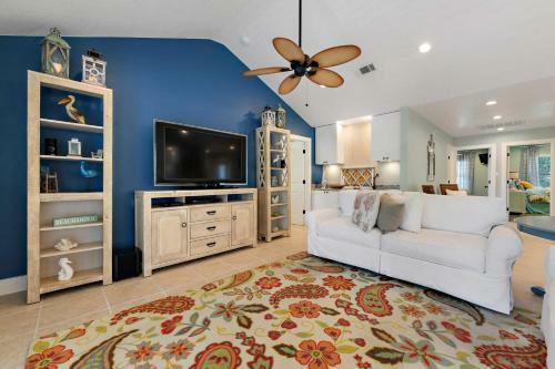 Waterfront Pass Christian Home With Bay Access!