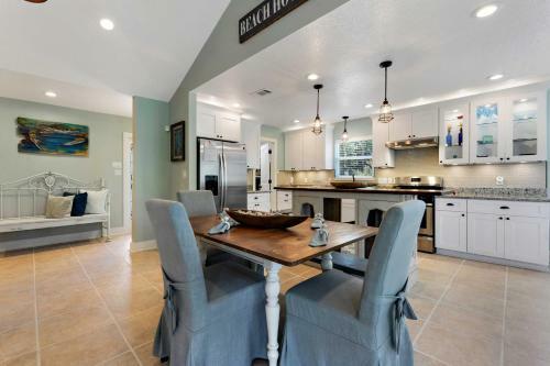 Waterfront Pass Christian Home With Bay Access!