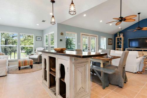 Waterfront Pass Christian Home With Bay Access!