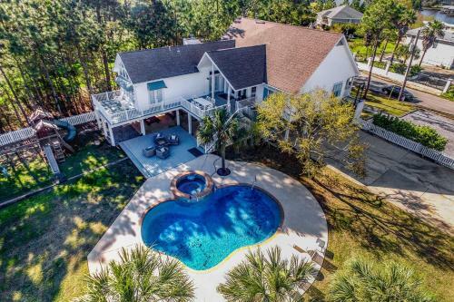 Spacious Pass Christian Home With Pool And Boat Launch
