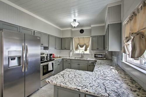 Charming Cottage With Mississippi River Views!
