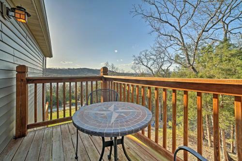Tall Tree Retreat With Hot Tub, Short Walk To Lake