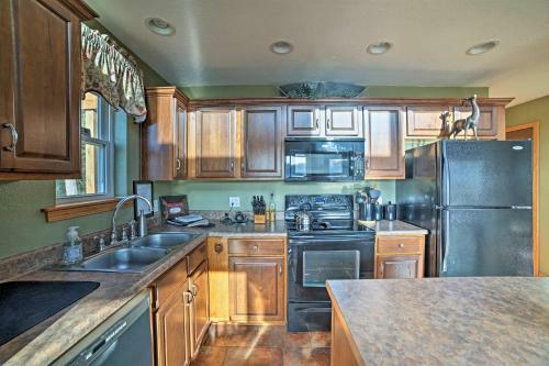 Tall Tree Retreat With Hot Tub, Short Walk To Lake