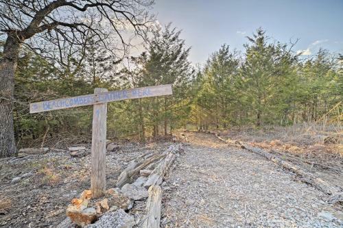 Tall Tree Retreat With Hot Tub, Short Walk To Lake