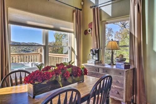 Tall Tree Retreat With Hot Tub, Short Walk To Lake