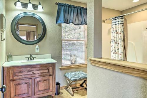 Tall Tree Retreat With Hot Tub, Short Walk To Lake