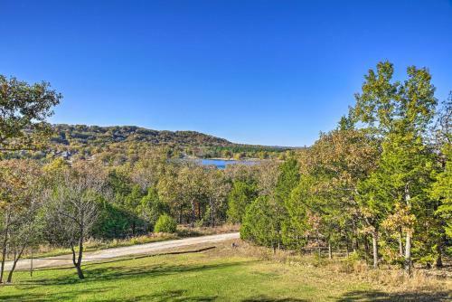 Tall Tree Retreat With Hot Tub, Short Walk To Lake