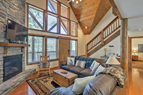 Cozy Rustic River Lodge Family Retreat Near Sdc!