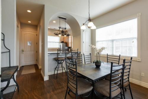 Condo 313