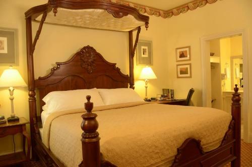 Bed & Breakfast Anchuca Historic Mansion & Inn