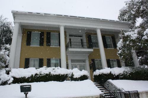 Bed & Breakfast Anchuca Historic Mansion & Inn