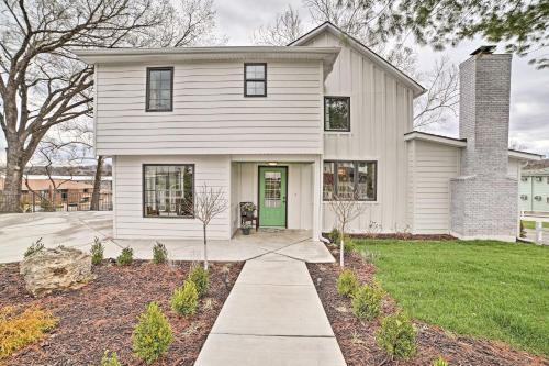 Downtown Branson Home With Pool Mins To The Landing!
