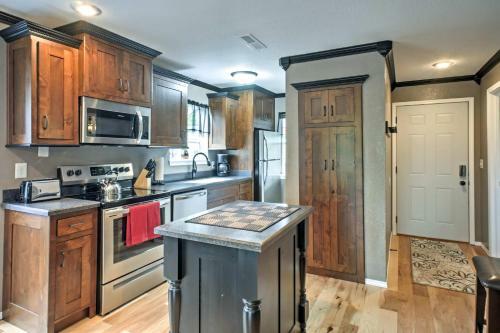 Apartamento Branson Condo With Pool Access - Walk To Table Rock!