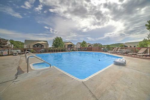 Apartamento Branson Condo With Pool Access - Walk To Table Rock!