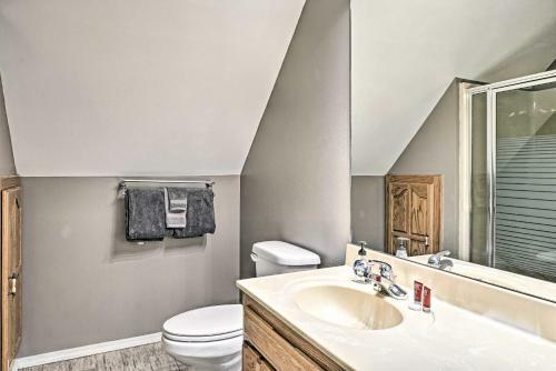 Charming Hillside Branson Home With Spacious Deck!