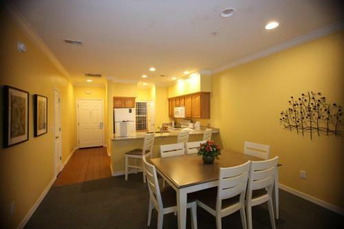 Spinnaker Suite Right By The Strip 2br Standard