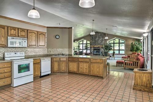 Apartamento Condo With Pool, 1 Mi To 76 Strip Entertainment