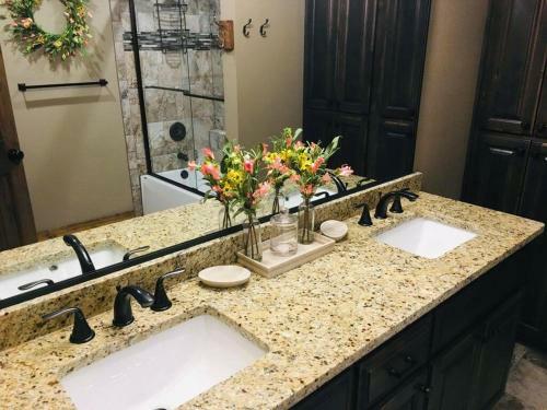 Waterfront Three Bedroom Condo, Minutes To Sdc!
