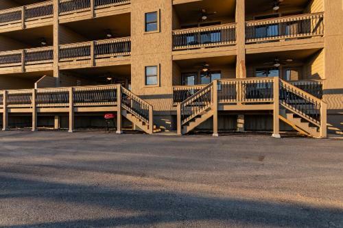Waterfront Three Bedroom Condo, Minutes To Sdc!